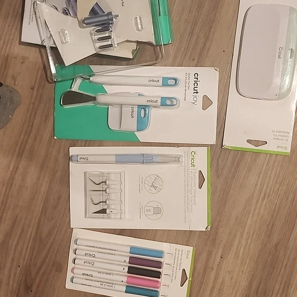 Circut bundle - Picture 3 of 4